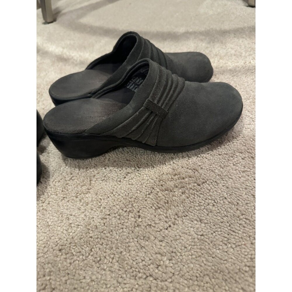 Croft & Barrow Clogs Dress Shoes Taupe & Grey Suede Womens Size 6 Leather Upper - Picture 2 of 9